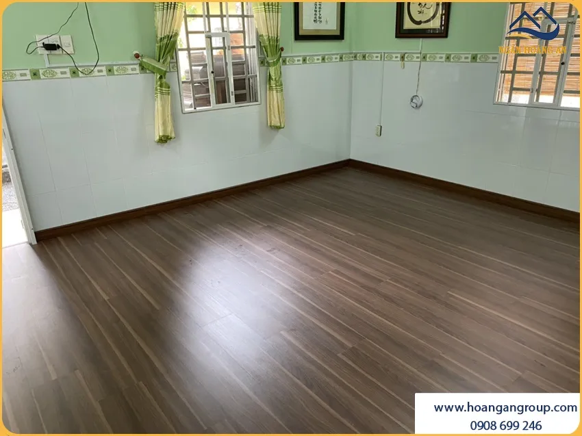 Phòng Khách Sang Trọng Với Sàn Gỗ Công Nghiệp Phòng Khách Sang Trọng Với Sàn Gỗ Công Nghiệp