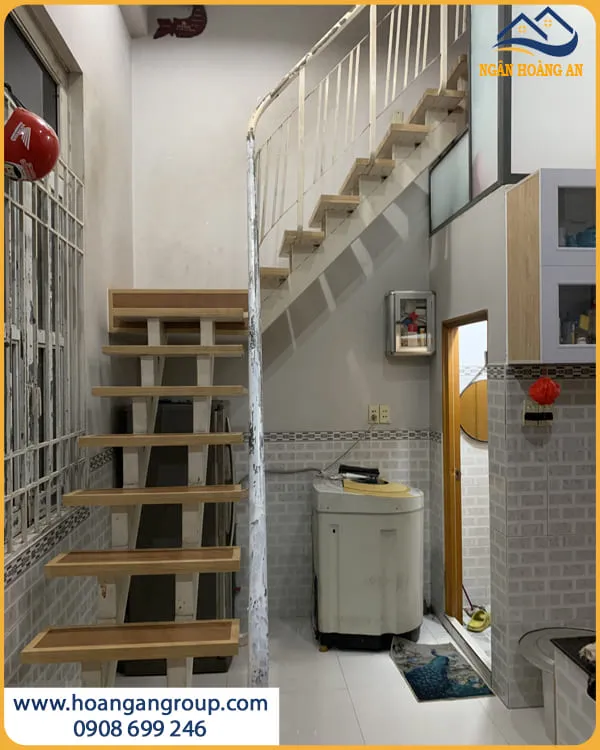 Bậc Cầu Thang Lót Sàn Nhựa Glotex