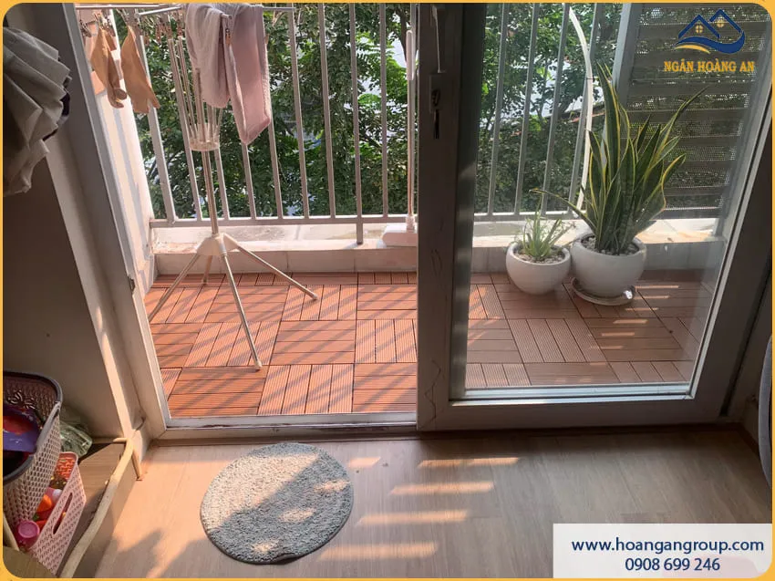 Ban Công Lát Vỉ Gỗ Nhựa Kosmos Màu Light Wood Ban Công Lát Vỉ Gỗ Nhựa Kosmos Màu Light Wood