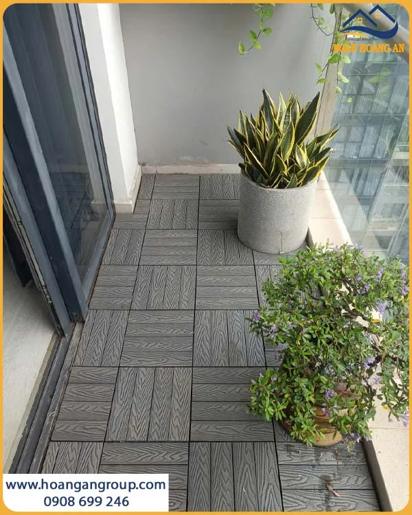 Ban Công Thay Đổi Diện Mạo Với Vỉ Gỗ Nhựa Hobiwood