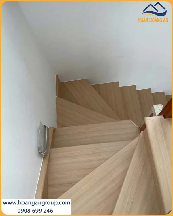 Cải Tạo Cầu Thang Bằng Mặt Bậc Nhựa Giả Gỗ Glotex Chống Trượt
