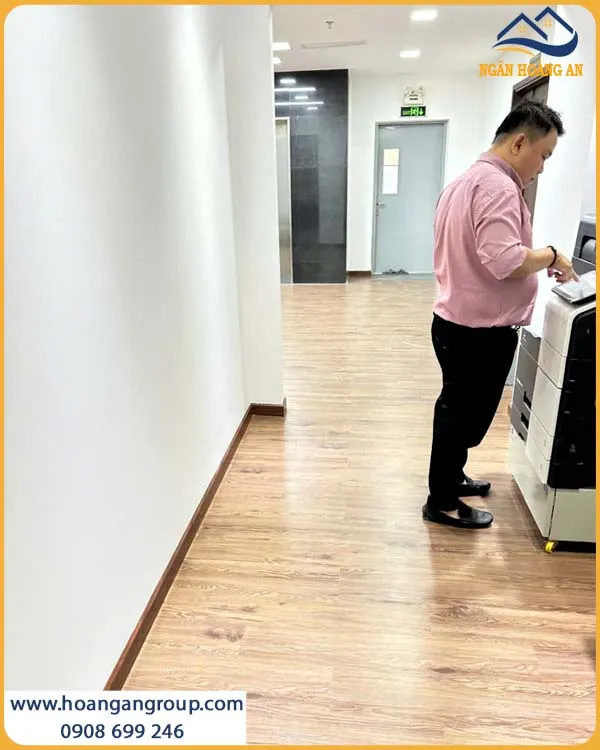 Hình Ảnh Thực Tế Sàn Nhựa MsFloor 22005 Tại Văn Phòng