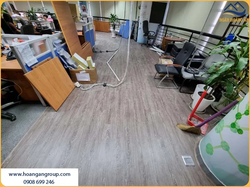 Thi Công Sàn Nhựa Chống Trầy Xước, Chống Mài Mòn Khá Tốt