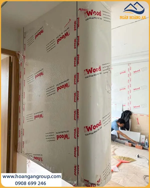Hình Ảnh Thi Công Uốn Bo Góc Tấm Ốp Than Tre iWood SS-2