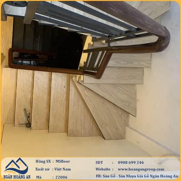 Cải Thiện Cầu Thang Bằng Sàn Nhựa Dán Keo Msfloor Tại Q1 TPHCM