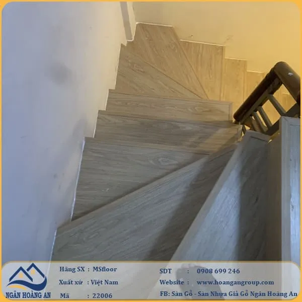 Cải Thiện Cầu Thang Bằng Sàn Nhựa Dán Keo Msfloor Tại Q1 TPHCM Cải Thiện Cầu Thang Bằng Sàn Nhựa Dán Keo Msfloor Tại Q1 TPHCM