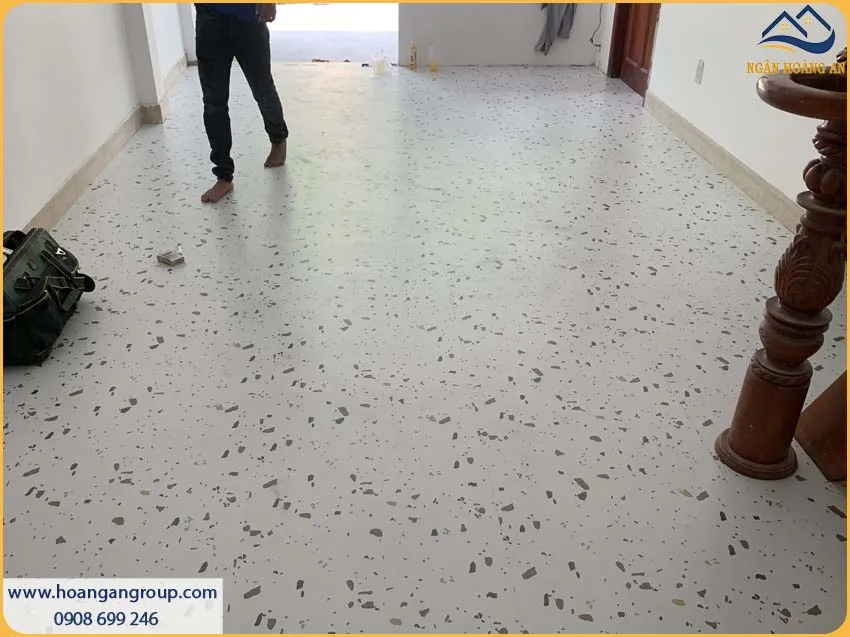 Xu Hướng Sử Dụng Sàn Nhựa Dán Keo Vân Đá Cho Căn Hộ Hiện Nay