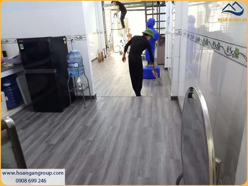 Thi Công Sàn Nhựa Dán Keo Cho Phòng Bếp Căn Hộ Và Nhà Phố Thi Công Sàn Nhựa Dán Keo Cho Phòng Bếp Căn Hộ Và Nhà Phố
