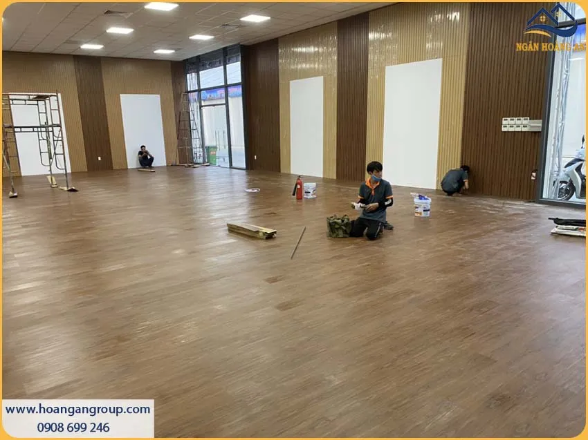 Lót Sàn Nhựa Dán Keo Cho Văn Phòng Làm Việc Tại Long Thành