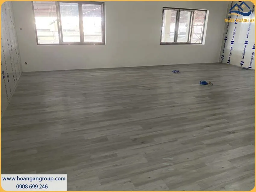 Sàn Nhựa Dán Keo Vân Gỗ Giúp Văn Phòng Chuyên Nghiệp Hơn
