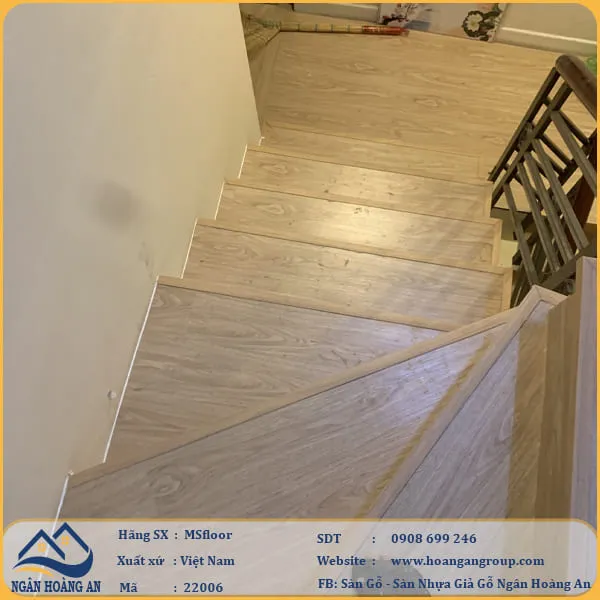 Cải Thiện Cầu Thang Bằng Sàn Nhựa Dán Keo Msfloor Tại Q1 TPHCM Cải Thiện Cầu Thang Bằng Sàn Nhựa Dán Keo Msfloor Tại Q1 TPHCM