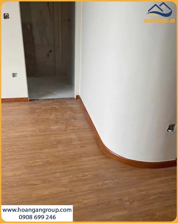 Len Chân Tường Giả Gỗ Uốn Cong Theo Đường Tường Căn Hộ Len Chân Tường Giả Gỗ Uốn Cong Theo Đường Tường Căn Hộ