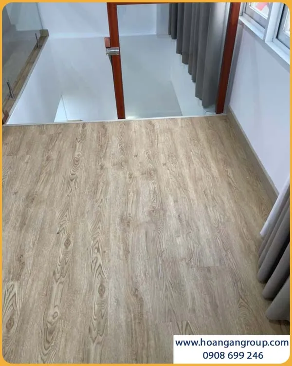 Căn Hộ Hoàn Thiện Với Sàn Gỗ Công Nghiệp Robina AQ0307
