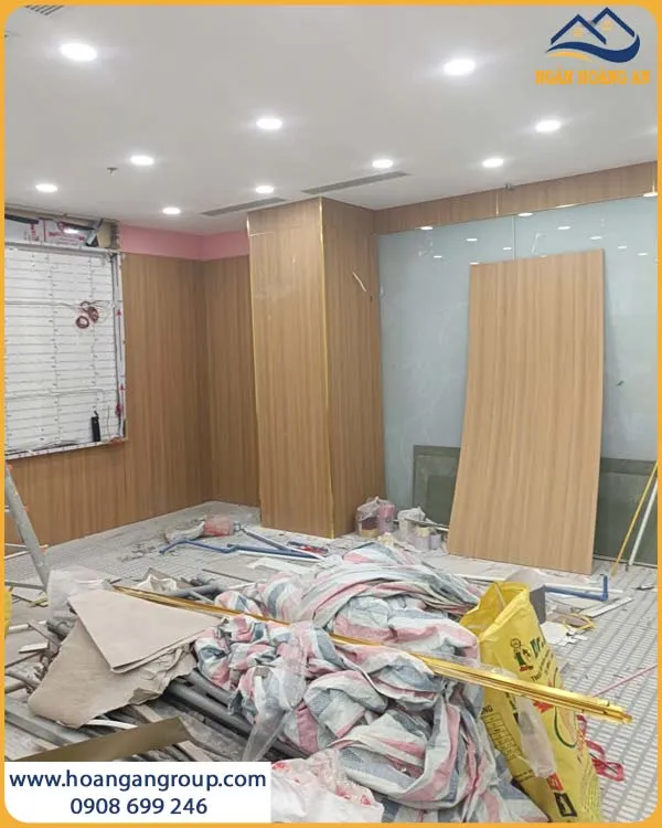 Tường Công Ty Hoàn Thiện Với Than Tre iWood WEiR-1