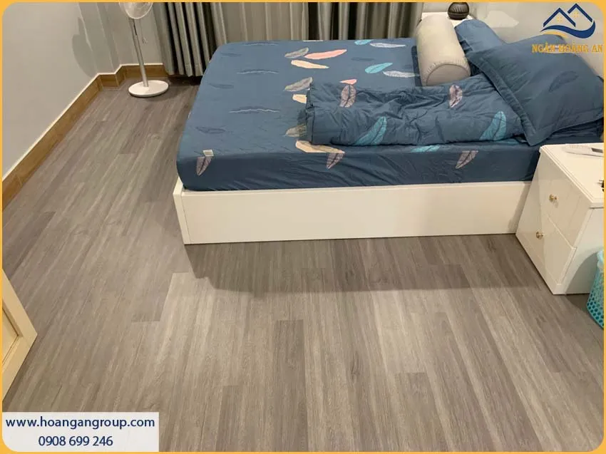 Phòng Ngủ Thanh Lịch Với Sàn Nhựa Hèm Khóa Giả Gỗ