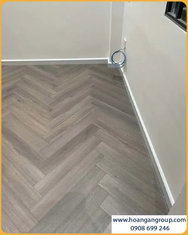 Công Trình Lót Sàn Gỗ Xương Cá Charmwood D3411 Cho Căn Hộ