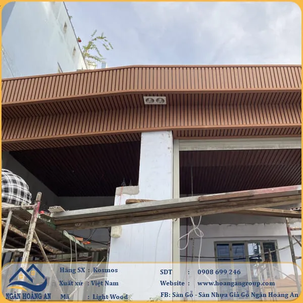 Thi Công Mái Hiên Gỗ Nhựa Ngoài Trời Kosmos Tại Bình Tân TPHCM