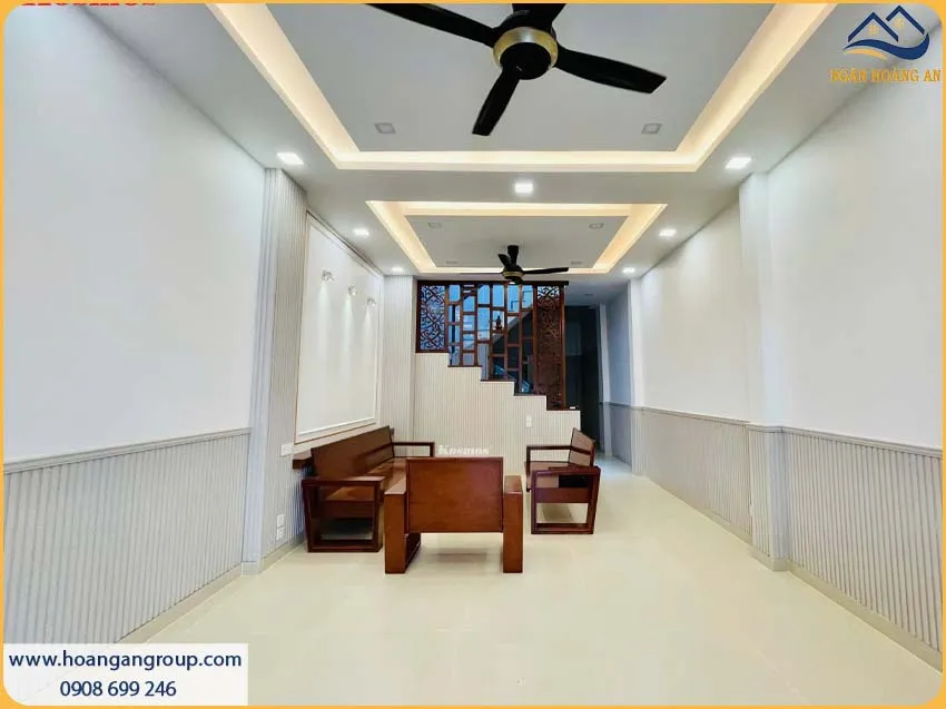 Công Trình Ốp Lamri Lam Sóng Giả Gỗ Mang Phong Cách Tối Giản