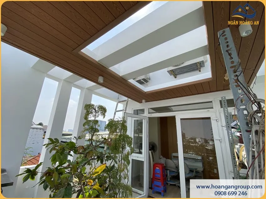Công Trình Ốp Mái Hiên Gỗ Nhựa Ngoài Trời Kosmos