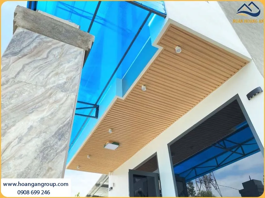 Trần Nhà Được Ốp Bởi Lam Sóng Giả Gỗ Độc Đáo, Chống Mối Mọt Trần Nhà Được Ốp Bởi Lam Sóng Giả Gỗ Độc Đáo, Chống Mối Mọt