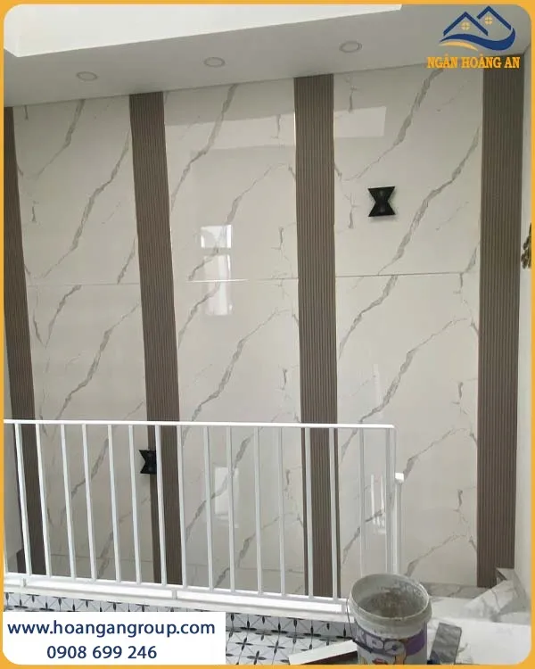 Thi Công Ốp Tường Cầu Thang PVC Giả Đá Tạo Nên Sự Tinh Tế Thi Công Ốp Tường Cầu Thang PVC Giả Đá Tạo Nên Sự Tinh Tế