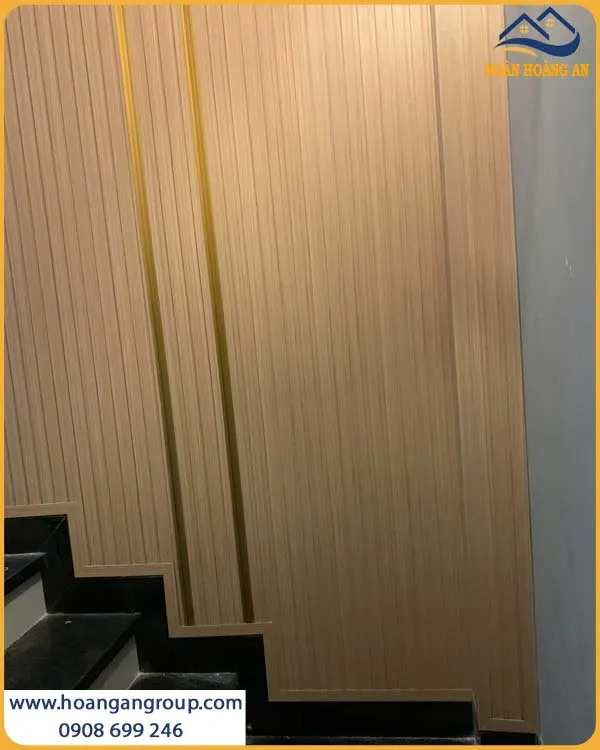 Mẫu Ốp Tường Cầu Thang Lam Sóng Giả Gỗ Được Yêu Thích Mẫu Ốp Tường Cầu Thang Lam Sóng Giả Gỗ Được Yêu Thích