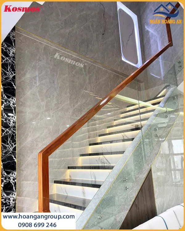 Mẫu Ốp Tường Cầu Thang PVC Giả Bê Tông Cho Nhà Phố Hiện Đại