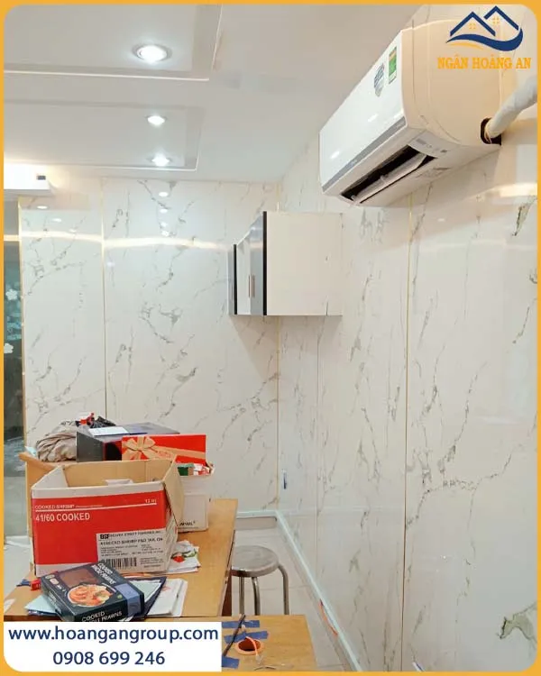 Mẫu Ốp Tường Công Ty PVC Giả Đá Hiện Đại