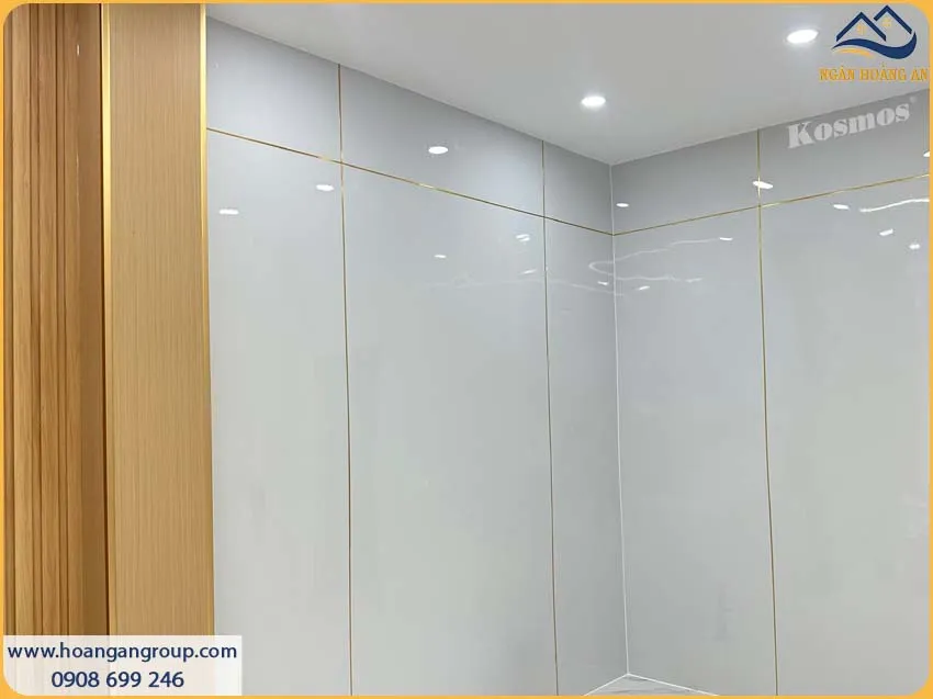 Mẫu Ốp Tường Cửa Hàng Bằng Tấm Ốp Than Tre Hiện Đại