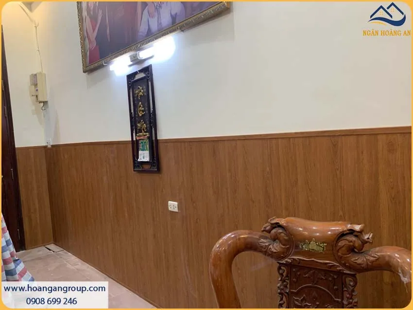 Thi Công Ốp Lamri Nano Giả Gỗ Cho Phòng Khách Hiện Đại Thi Công Ốp Lamri Nano Giả Gỗ Cho Phòng Khách Hiện Đại