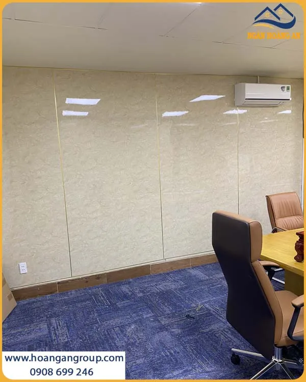 Công Trình Ốp Tường PVC Giả Đá Cho Phòng Họp Công Ty