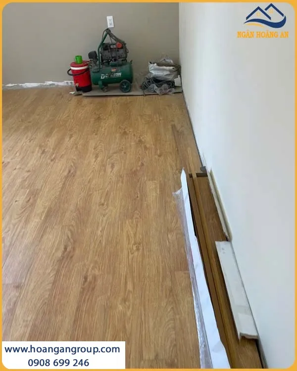 Thi Công Sàn Gỗ Công Nghiệp Morser MC134 Tạo Nên Sự Sang Trọng Thi Công Sàn Gỗ Công Nghiệp Morser MC134 Tạo Nên Sự Sang Trọng