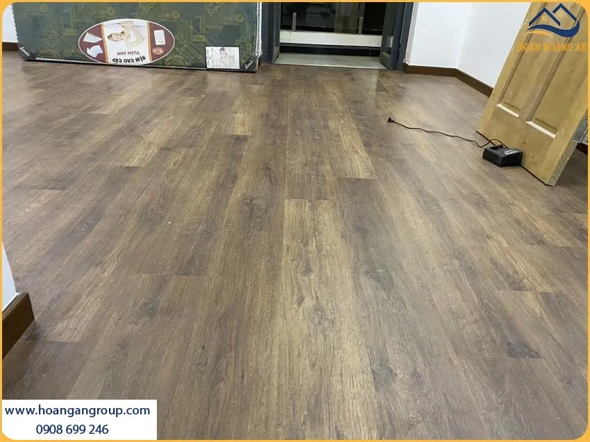 Thi Công Sàn Gỗ Công Nghiệp Robina Không Bị Công Vênh Hay Co Ngót