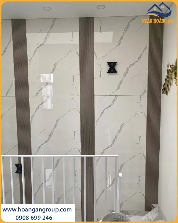 Thi Công Tường Cầu Thang PVC Giả Đá Và Lam Sóng Kosmos Cho Nhà Ở Thi Công Tường Cầu Thang PVC Giả Đá Và Lam Sóng Kosmos Cho Nhà Ở