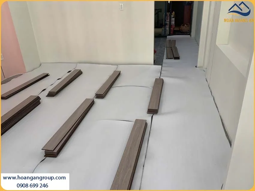 Thi Công Sàn Gỗ Công Nghiệp Kosmos Chắc Chắn Cho Không Gian
