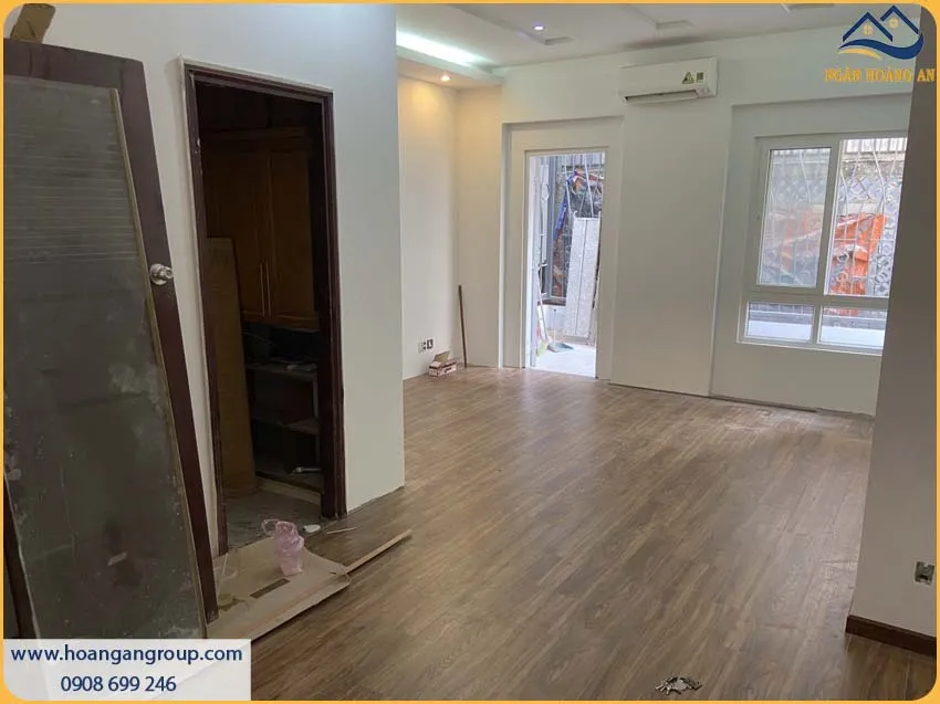 Căn Hộ Thi Công Bằng Sàn Gỗ Công Nghiệp Bền Bỉ, Không Bị Phai Màu Căn Hộ Thi Công Bằng Sàn Gỗ Công Nghiệp Bền Bỉ, Không Bị Phai Màu