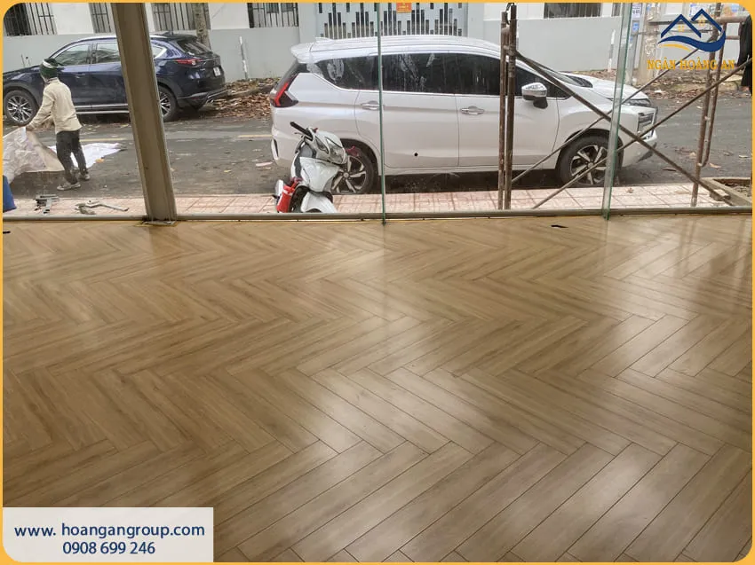 Cửa Hàng Sang Trọng Nhờ Lót Sàn Gỗ Xương Cá Độc Đáo