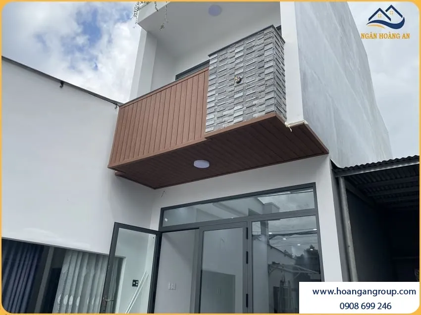 Không Gian Ngoại Thất Trở Nên Tinh Tế Khi Ốp Trần Gỗ Nhựa Ngoài Trời Kosmos