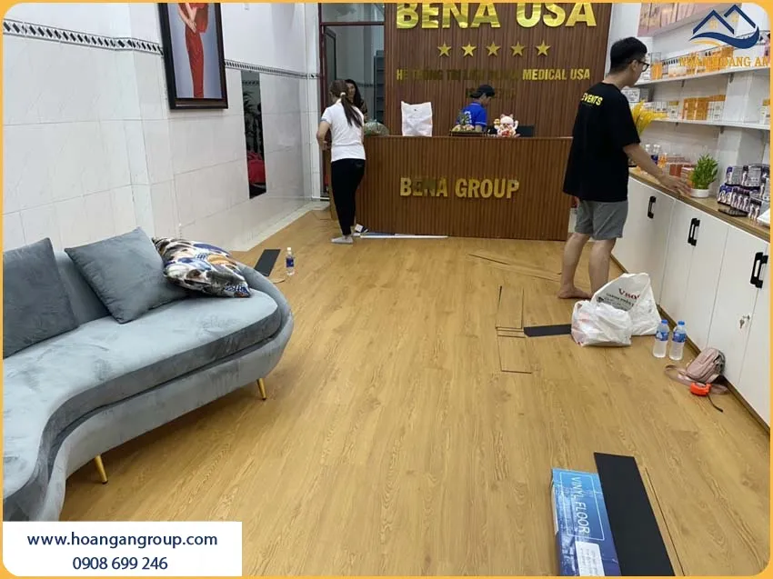 Thi Công Sàn Nhựa Giả Gỗ Độ Bền Lên Đến 15 Năm Thi Công Sàn Nhựa Giả Gỗ Độ Bền Lên Đến 15 Năm