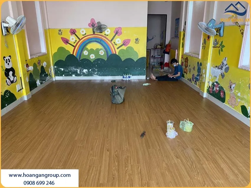 Thi Công Sàn Nhựa Chống Trầy Xước, Chống Mài Mòn Khá Tốt
