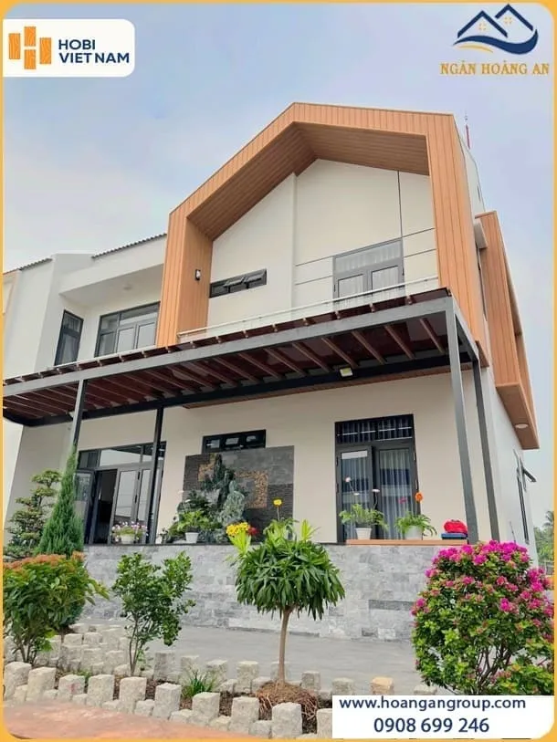 Đội Ngũ Thi Công Ốp Trần Gỗ Nhựa Ngoài Trời Uy Tín