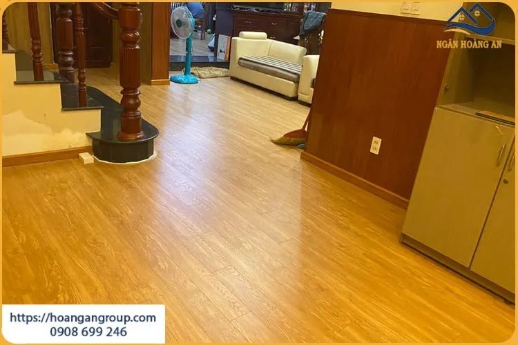 Đội Ngũ Thi Công Sàn Gỗ Công Nghiệp Chống Trơn Trượt
