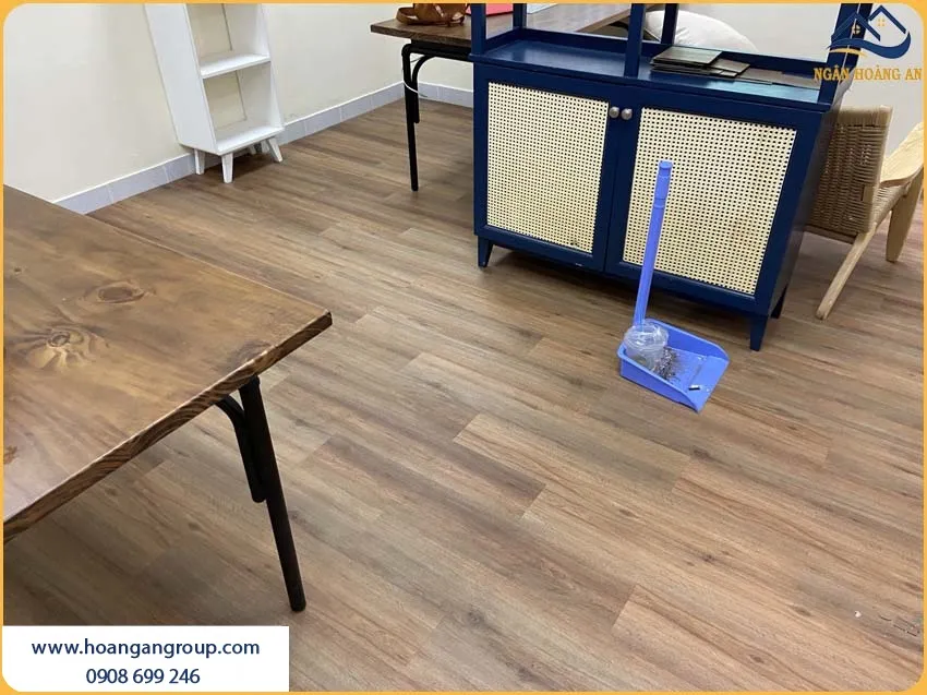 Lót Sàn Nhựa Giả Gỗ Cho Nhà Ở Điểm Nhấn Cho Không Gian