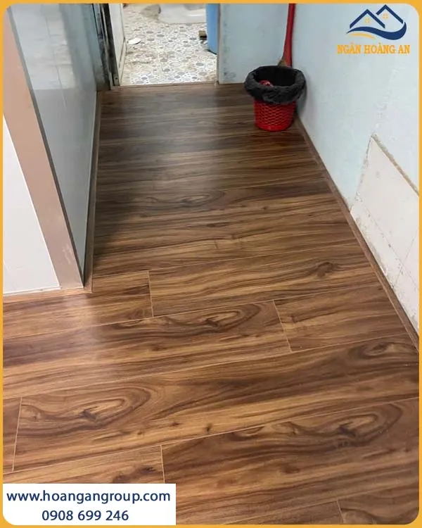 Thi Công Sàn Gỗ Wilson W555 Chống Trầy Xước, Chống Mài Mòn Khá Tốt