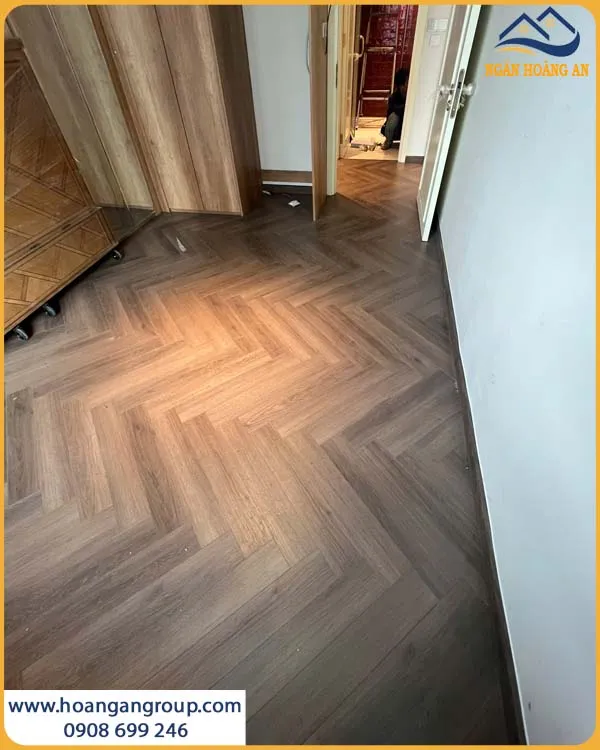 Sàn Gỗ Xương Cá Charmwood D3413 Hoàn Thiện Không Gian Nội Thất Sàn Gỗ Xương Cá Charmwood D3413 Hoàn Thiện Không Gian Nội Thất