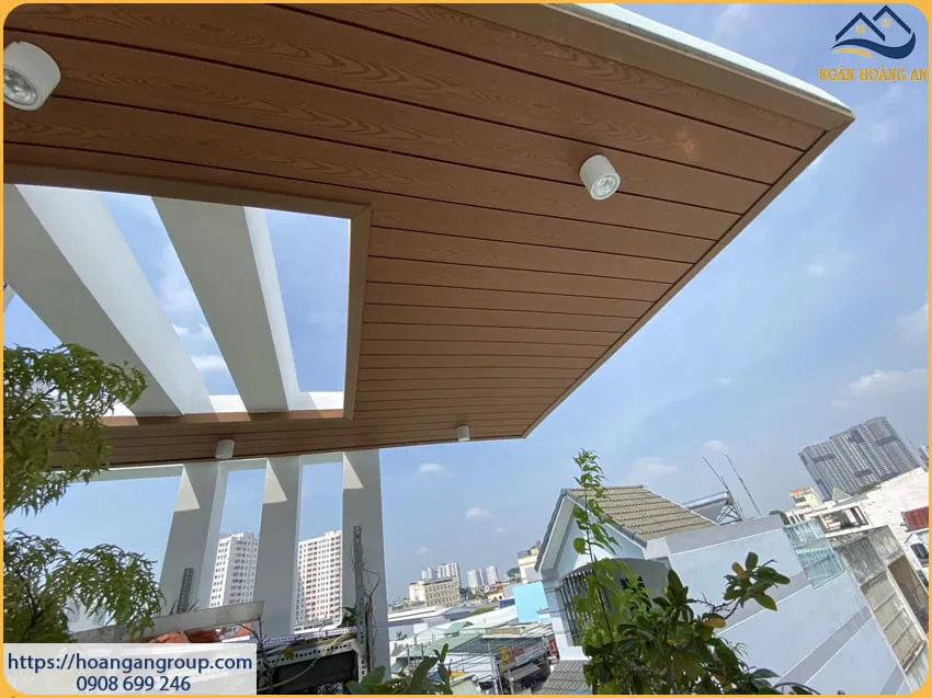 Giếng Trời Bằng Tấm Ốp Gỗ Nhựa Ngoài Trời Tại Thủ Đức TPHCM