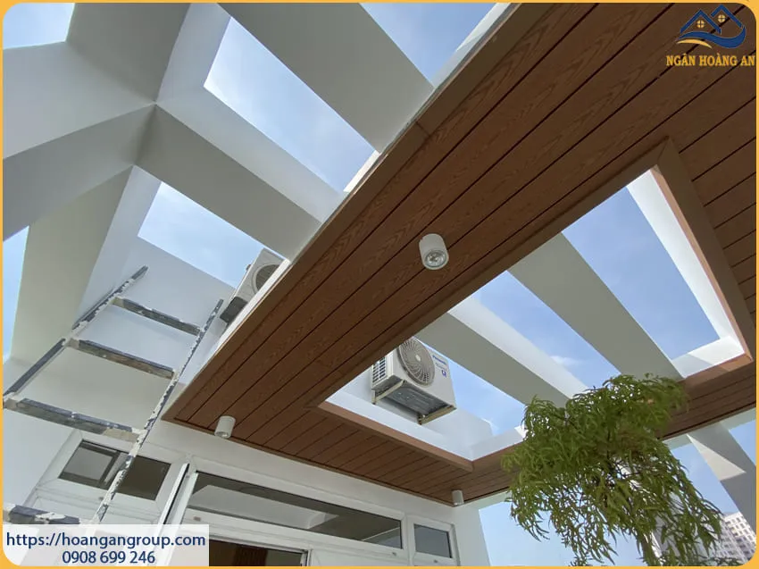 Giếng Trời Tấm Ốp Gỗ Nhựa Ngoài Trời Tại Củ Chi TPHCM