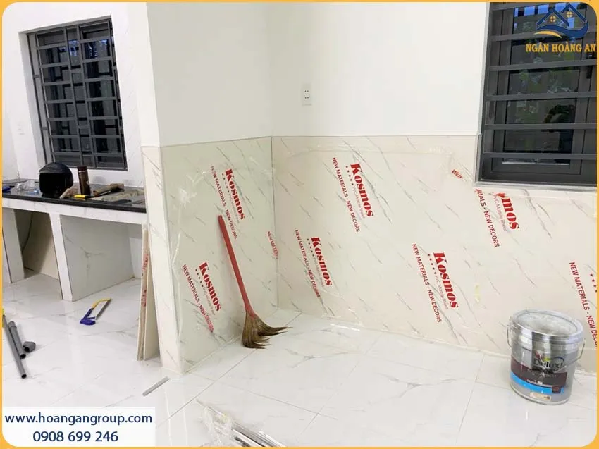Góc Tường Phòng Khách Ấn Tượng Với Ốp Lamri PVC Giả Đá Góc Tường Phòng Khách Ấn Tượng Với Ốp Lamri PVC Giả Đá