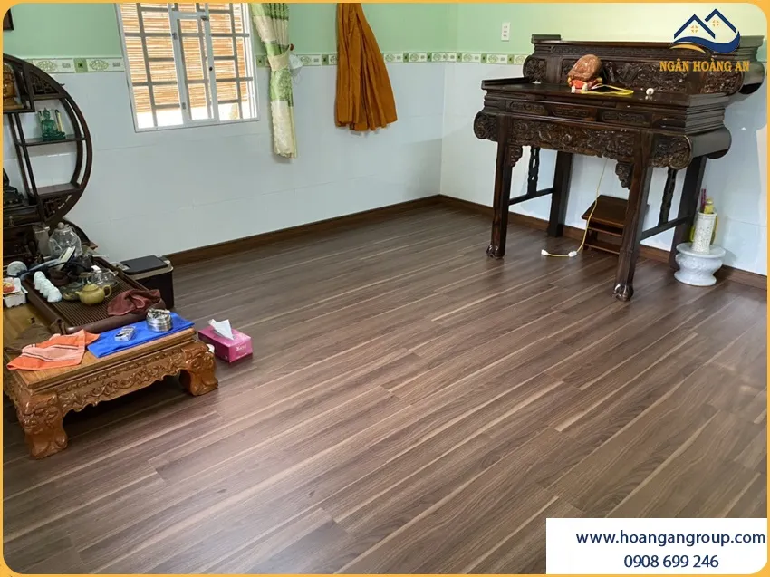 Mẫu Sàn Gỗ Tông Gỗ Óc Chó Cho Phòng Thờ Trang Nghiêm