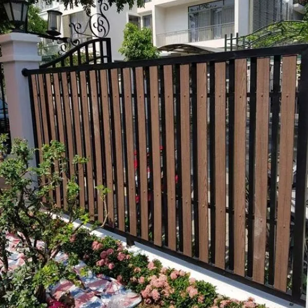 Hàng Rào Gỗ Nhựa Ngoài Trời